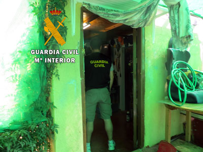 La Guardia Civil desmantela un activo punto de venta de cocana y herona en Adra 