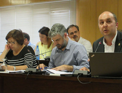 IU pide no descartar an la posibilidad de remunicipalizar el servicio de recogida de residuos y aseo urbano en Roquetas