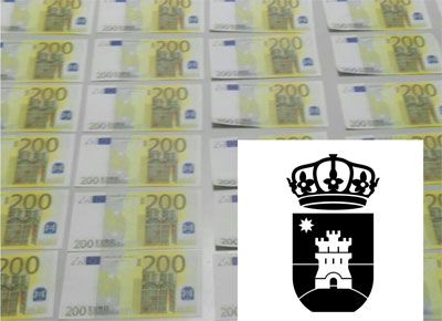 La Polica Local de Roquetas se incauta de 34 billetes falsos de 200 euros escondidos bajo la moqueta de un vehiculo