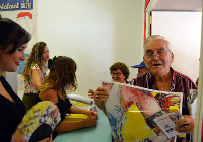 Almerienses y turistas comienzan a recoger los abanicos y programas de Feria