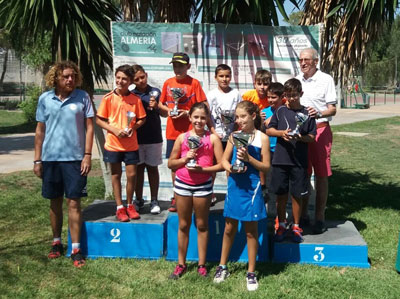 Rubn Capel y Marta Morales, campeones provinciales en categora benjamn en el Club Natacin Almera