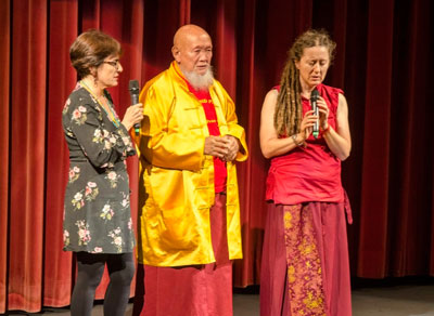 El musical Si Buda Fuera Tu Vecino llena el Auditorio de bailes y canciones a favor de la paz