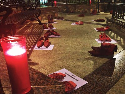 Zapatos rojos contra la violencia de gnero en Tabernas 