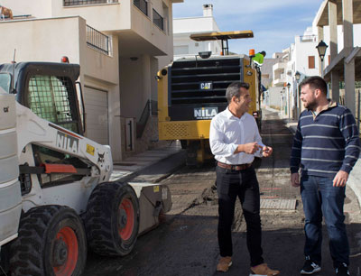 El Ayuntamiento inicia obras de reparacin y asfaltado en el barrio de Los Crmenes