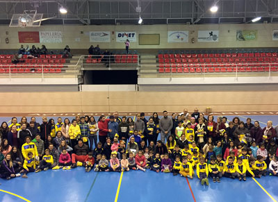 El Ayuntamiento de Tabernas equipa a los alumnos de las escuelas municipales y a los integrantes de sus clubes deportivos