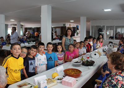Ms de 800 nios del municipio conocen la gastronoma tradicional de la mano de las abuelas