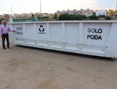 Roquetas despliega quince grandes contenedores especficos para el depsito de restos de las podas 