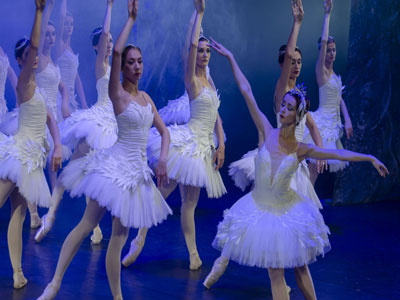 El Ballet Imperial Ruso embelesa a los almerienses con un delicado y esttico - El lago de los cisnes