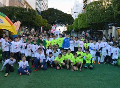 El Paseo se convierte en un polideportivo con cuatro pistas para disfrutar del ftbol