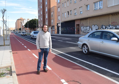 Ciudadanos Almera reclama la instalacin de elementos que delimiten el carril bici en la carretera de Sierra Alhamilla