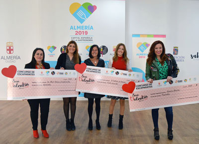 Isa Abad, bolsos y complementos gana el concurso de escaparates por San Valentn promovido por el Ayuntamiento