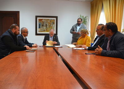 El alcalde firma un convenio de colaboracin con la Federacin Gitana de Almera