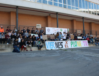 Estudiantes de la Universidad alzan la voz contra el cambio climtico