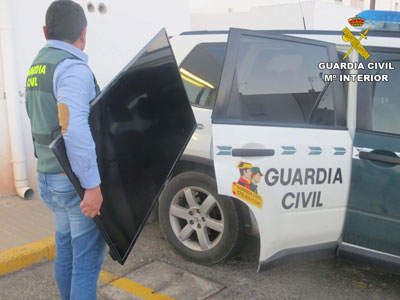 La Guardia Civil investiga a una persona por un robo en vivienda, robo en vehculo y dos hurtos en Njar