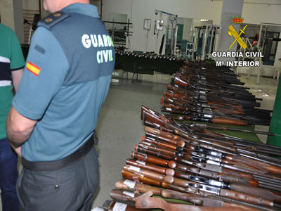Se subastan cerca de 400 armas en la Comandancia de la Guardia Civil de Almera