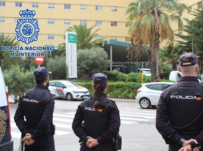 Detenido por agredir a un mdico tras la muerte de su hija en Torrecrdenas