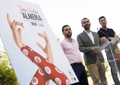 Noticia de Almería 24h: Alegría en forma de manos de mujer, cartel anunciador de la Feria de Almería 2019 en honor a la Virgen del Mar