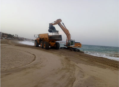 El Ayuntamiento de Garrucha recupera la playa con medios propios y la supervisin de Costas