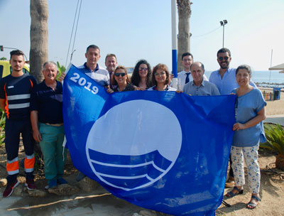 Mojcar Iza las Banderas Azules de sus Playas