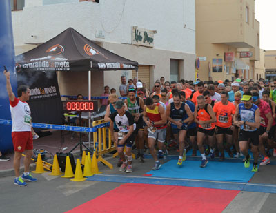 Mauricio Lobato y Elena Weyh ganan la I Carrera de Las Dunas, en Cabo de Gata