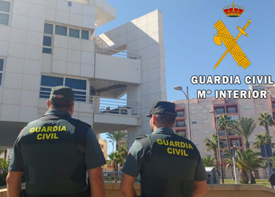 La Guardia Civil salva la vida a una mujer de 55 aos edad y auxilia a su hija 
