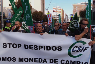 Ms de 100 trabajadores de Entorno Urbano y Medio Ambiente se manifiestan para exigir la intervencin del Ayuntamiento en el despido de ocho trabajadores