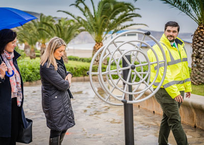 El Ayuntamiento instala una quincena de aparatos biosaludables en Villa frica y El Parador