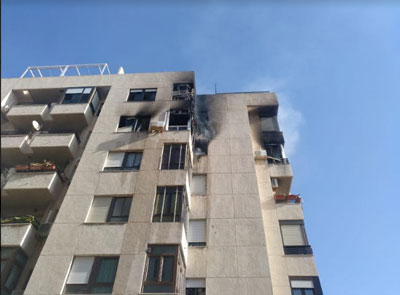 Un aparatoso incendio provoca el desalojo de un edificio de siete plantas en el Casco Histrico
