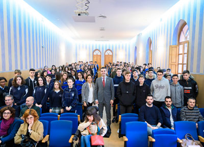 Noticia de Almería 24h: El alcalde inaugura la jornada de orientación laboral de la Compañía de María que reúne a 150 alumnos de 4º de la ESO de varios centros