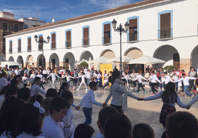 Berja conmemora el Da de la Paz con un multitudinario acto en la Plaza Porticada