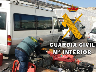 La Guardia Civil recupera en el puerto de Almera maquinaria pesada sustrada valorada en 50.000 euros