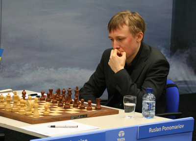Vera celebra un encuentro simultneo con el campen del mundo de ajedrez RUSLAN PONOMARIOV