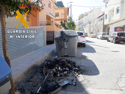 La Guardia Civil detiene al autor del incendio de once contenedores en la localidad de Tíjola