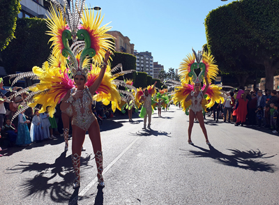 Almera se lanza a la calle para vivir su domingo grande de Carnaval, con desfile y fiesta de la sobrasada