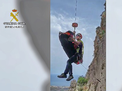 La Guardia Civil auxilia a un parapentista accidentado en Almera