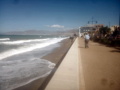 El Gobierno invierte 89.600 euros para la aportacin de 11.500m3 de arena en las playas de Balerma y Guardia Viejas
