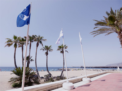 Almera recibe Banderas Azules para las playas urbanas y San Miguel de Cabo de Gata
