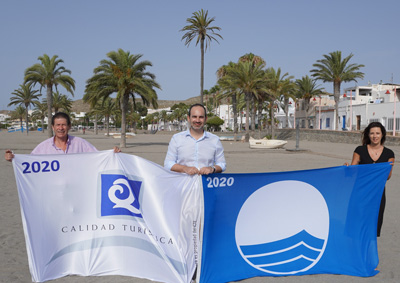 Las playas de Carboneras ya reciben a los baistas con 3 banderas azules y 4 Q de Calidad Turstica