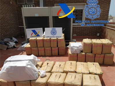 La Agencia Tributaria y la Polica Nacional intervienen 1.850 kilos de hachis en una operacin conjunta en Almera