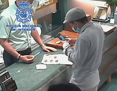 La Polica Nacional identifica al autor del robo en una joyera de Almera que utiliz el mtodo de la muleta