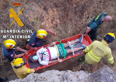 La Guardia Civil rescata a un senderista herido en Bayarque 