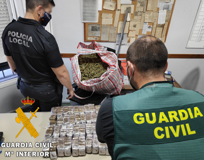 La Guardia Civil desmantela un activo punto de distribucin y envasado de drogas en Vcar