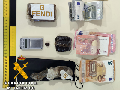 La Guardia Civil detiene a una persona que vendía droga en plena vía pública en La Mojonera 