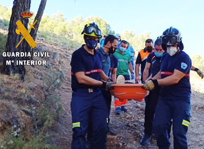 La Guardia Civil auxilia a una senderista que haba sufrido una cada en Laujar  
