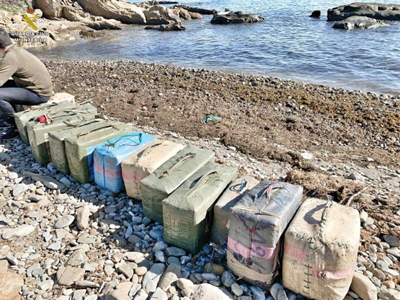 La Guardia Civil incauta en varias operativas ms de 9 toneladas de hachs en las costas de Almera