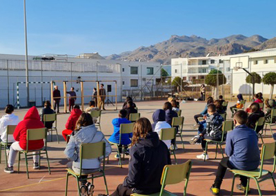 El ayuntamiento de Mojcar organiza actividades culturales para los alumnos del instituto y del colegio pblico
