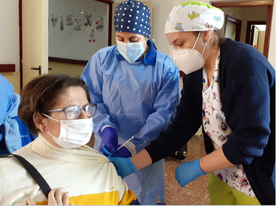 La Residencia de Mayores de Adra recibe las primeras vacunas contra la COVID-19