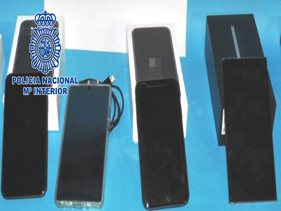 La Polica Nacional recupera en Almera cinco Smartphones de alta gama valorados en 5.400 euros