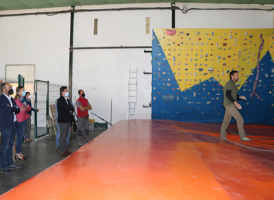 El Ejido suma una nueva instalacin deportiva con un rocdromo en la nave de usos mltiples de Pampanico