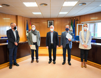 Noticia de Almería 24h: El Ayuntamiento y la Cámara de Comercio firman un convenio para la creación de una oficina en Roquetas